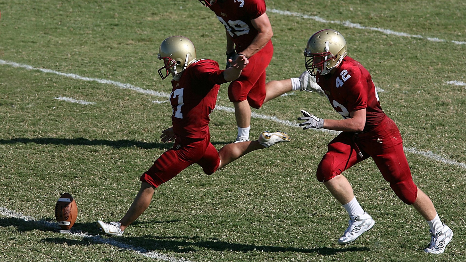 开云官网APP下载-麦肯齐：以超强的爆发力和精准的长传，成为全黑队攻势中的关键人物